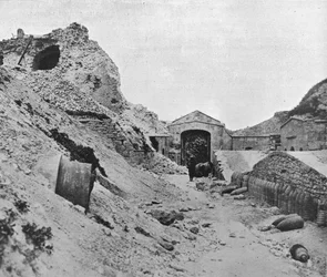 Im Inneren der zerstörten Festung von Sedd el Bahr, 1915
