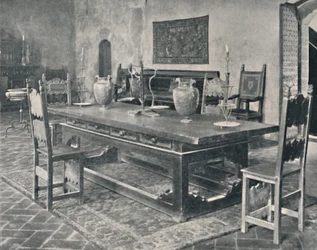 Innenraum, Palazzo Davanzati - Mit Tisch aus dem 15. Jahrhundert aus dem Bezirk Parma oder Modena, 1928