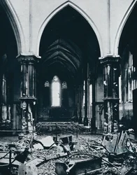 Innenraum der Temple Church nach dem Brand, 1941