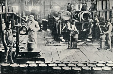 Jod wird für den Versand in den Salitreras von Tarapaca vorbereitet, 1911
