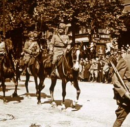 Italienische Offiziere während der Siegesparade, 1918