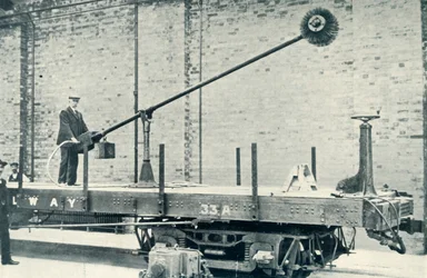 Die Tunnel sauber halten, 1922