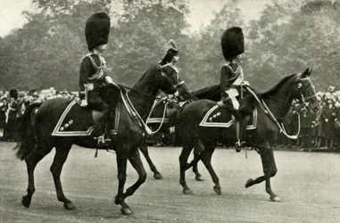 König George reitet mit dem verstorbenen König George V. und dem Prinzen von Wales, 1928, 1937