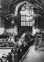 König George V. aufgebahrt in der Westminster Hall, London, Januar 1936