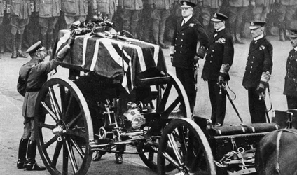 König George V. legt einen Kranz auf den Sarg eines unbekannten Soldaten, Whitehall, London, um 1930er Jahre