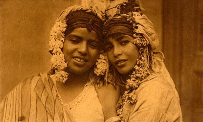 Les amies, ca. 1918-1939