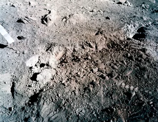 Bemannte Raumfahrt, USA, Apollo 17, Oranger Boden auf dem Mond
