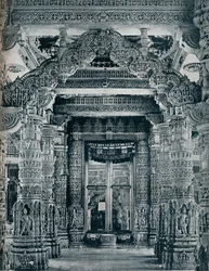 Marmorskulptur am Eingang zu einem Jain-Tempel in Dilwara, Mount Abu, um 1100