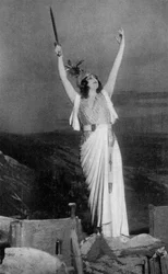 Marthe Chenal, französische Sopranistin, 1918