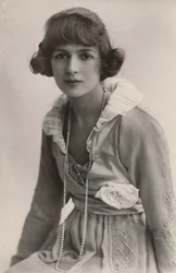 Miss Julia James, 1890-1964, um 1930
