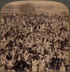Mohammedaner am Fastentag vor der Jumma-Moschee, Blick nach Süden, Delhi, Indien, 1903
