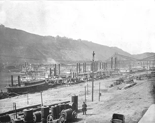 Monongahela Wharf, Pittsburgh, Pennsylvania, USA, ca. 1900