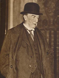 Mr. Baldwin verlässt Nr. 10, um König Edward im Fort zu besuchen, 5. Dez. 1936, 1937