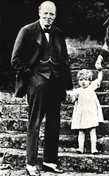 Mr. Churchill mit seiner Tochter, 1924, 1945