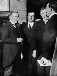 Mr. Lloyd George, Mr. Runciman und Mr. Henderson im Park Hotel, Cardiff, nach ihrem Interview