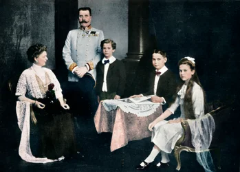 Der ermordete Erzherzog Franz Ferdinand mit seiner Frau und seinen Kindern, um 1910