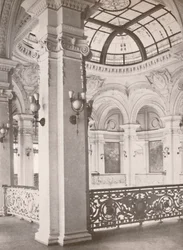 Nationalbibliothek: eine Ecke der Galerie mit Blick auf den öffentlichen Lesesaal, 1914