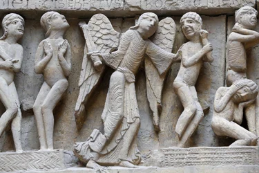Nationalmuseum der französischen Denkmäler. Kathedrale Saint-Lazare, Autun. Westfassade. Das Jüngste Gericht. Abguss. Nahaufnahme, Paris, Frankreich