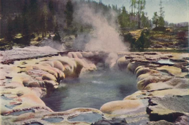 Oblong Geysir, Yellowstone Park, 1916