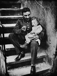 Einer der neuen Armee macht sich in seinem Quartier nützlich, 1915