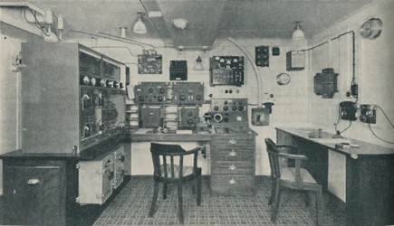Eine der Funkkabinen in einem modernen Liner, 1936
