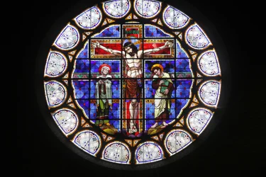 Paris, Frankreich. Kirche Notre-Dame-du-Rosaire. Glasfenster, Paris, Frankreich