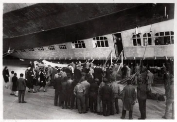 Passagiere besteigen den Zeppelin LZ 127 Graf Zeppelin, 1933