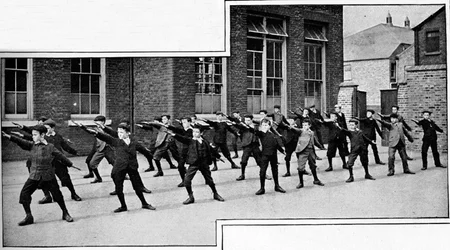 Körperliche Übungen an einer Londoner Schule, ca. 1900-1901