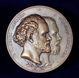 Pierre Janssen und Joseph Norman Lockyer, französischer und englischer Astronom