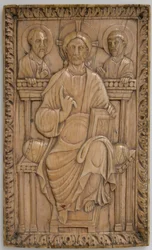 Plakette mit Christus auf dem Thron mit zwei Aposteln