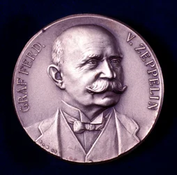 Porträt von Graf Ferdinand von Zeppelin