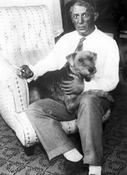 Porträt von Pablo Ruiz Picasso (1881-1973), spanischer Maler (s/w Foto)