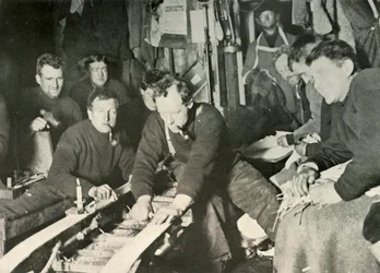 Vorbereitung eines Schlittens im Winter, 1908, 1909