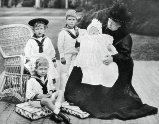 Königin Victoria mit ihren Urenkeln im Osborne House, Isle of Wight, 1900
