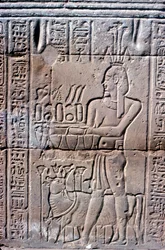 Relief von Hapi, Gott des Nils in der Flut, Tempel von Khnum, ptolemäische und römische Perioden