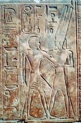 Relief der Königin Hatschepsut in männlicher Kleidung, Tempel des Amun, Karnak, Ägypten