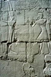 Relief von Ramses II., der dem Fruchtbarkeitsgott Min opfert, Tempel des Amun, Karnak, Ägypten