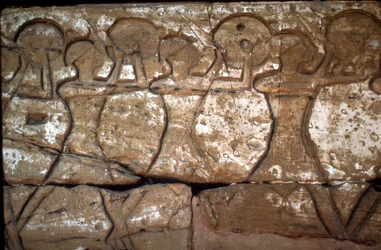 Relief von Soldaten, Tempel von Ramses III., Medinat Habu, Luxor, Ägypten, ca. 12. Jahrhundert v. Chr.