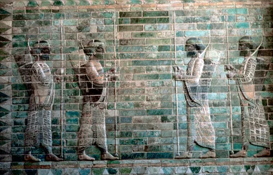 Relief mit Bogenschützen der persischen Königsgarde, Palast von Darius I., Susa, ca. 500 v. Chr.