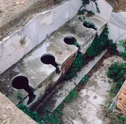 Römische Toilette, Ostia, Italien