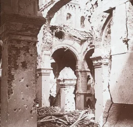 Zerstörte Kirche, Albert, Nordfrankreich, ca. 1914-ca. 1918