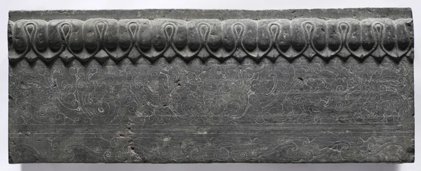 Abschnitt einer Sargplattform: Horizontales Panel, 550-577