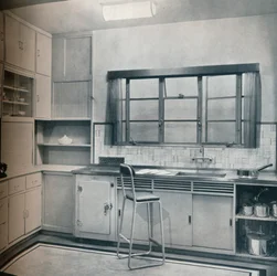Abschnitt einer kleinen Küche, entworfen von Mrs. Darcy Braddell, 1935