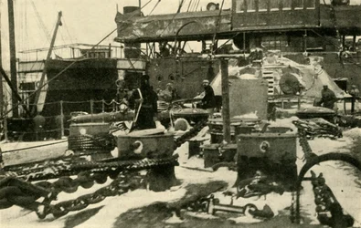 Schiff versorgt Kohle unter eisigen Bedingungen, Erster Weltkrieg, 1914, um 1920