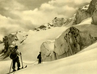 Skifahren in Silvretta, Österreich, ca. 1935