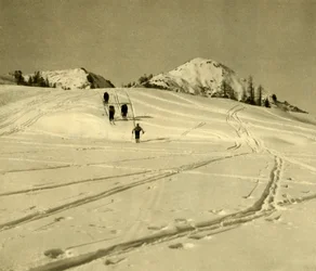Skifahren im Toten Gebirge, Österreich, um 1935