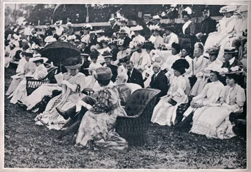 Einige der Zuschauer bei den Guards Sports in Chelsea, 1906