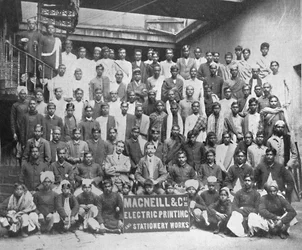 Mitarbeiter der Druckerei und Schreibwarenfabrik Macneill & Co., Kalkutta, 1917