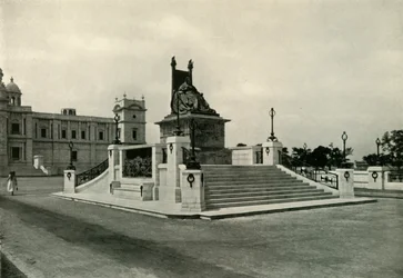 Statue von Königin Victoria vor der Victoria Memorial Hall, 1925