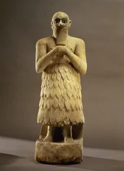 Statuette des Beamten oder Verwalters Ebih-Il, die Göttin Ishtar anbetend, aus Mari, Mittlerer Euphrat, ca. 2500 v. Chr.